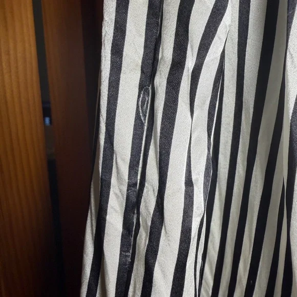 Vintage Victoria's Secret Black and Cream Striped Gold Label Silk Lounge Shirt - Picture 5 of 5